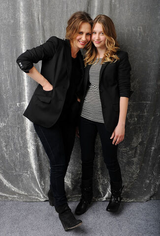 Fichier:Taissa+Farmiga+Tribeca+Film+Festival+2011+sFA02PC0Z El.jpg