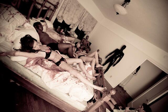 File:Bed.jpeg