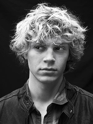 File:Evan-peters-1-300.jpg