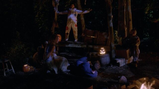 File:Ahsfreakshowmagicbustwisty4.jpg