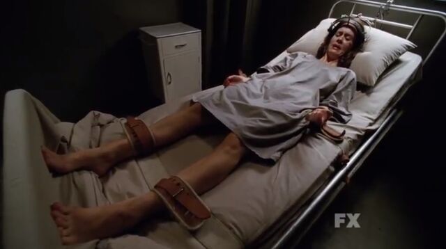 File:S02E02LanaEST.jpg