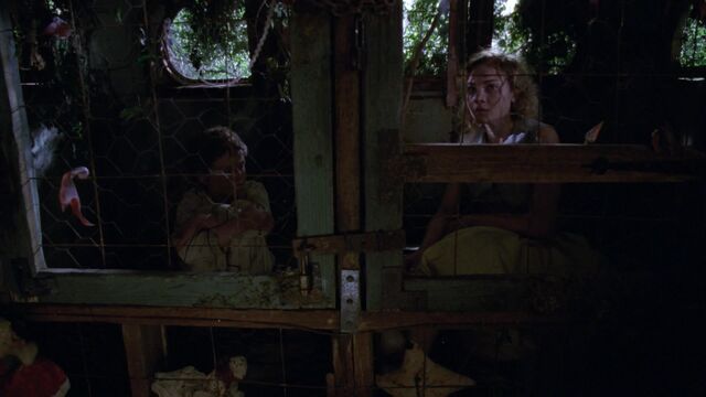 File:Ahsfreakshowmagicbustwisty3.jpg