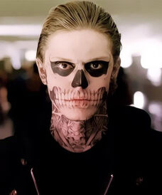 Tate-langdon-american-horror-story-187151-475-570.jpg
