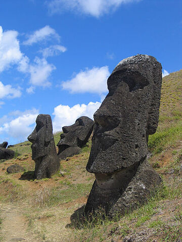 File:400px-Moai Rano raraku.jpg