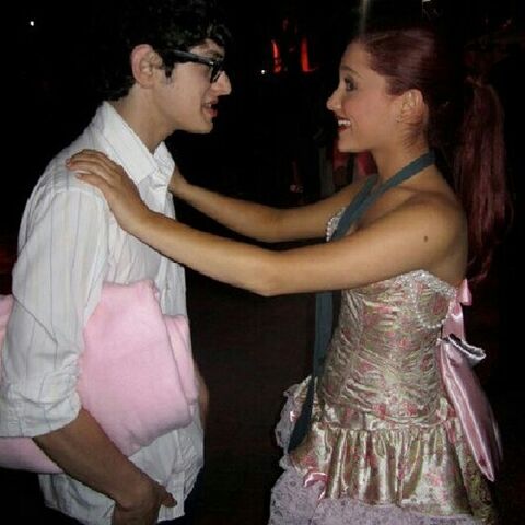 File:IsMarianaAGoodCouple.jpg