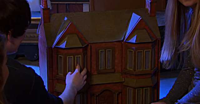 Plik:Dollhouse.png