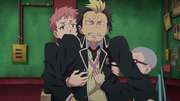 Shima y Konekomaru sujetan a Bon