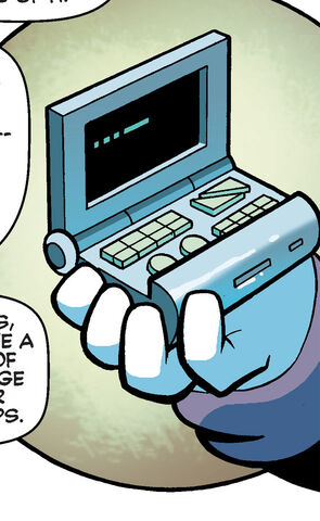 File:Nicole as Handheld.jpg