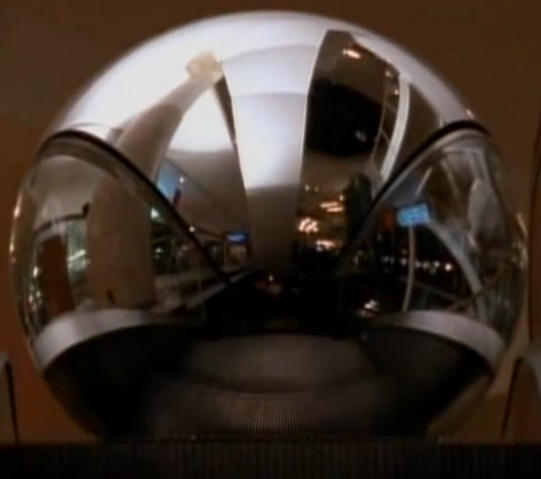 File:Pinballwbigsilverball.png