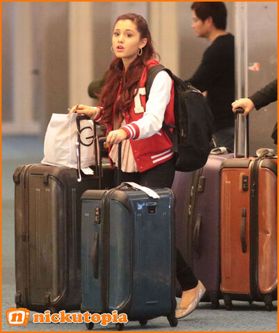File:Ariana-Grande-Victorious-Finale.jpg