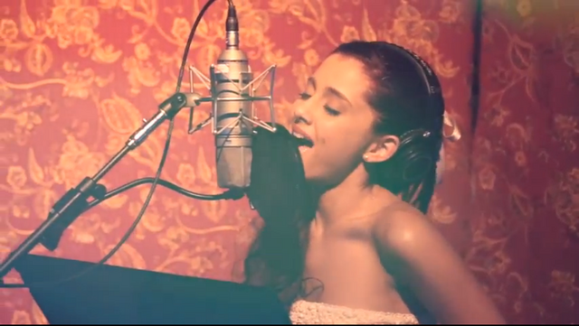 File:Wikia-Visualization-Main,arianagrande.png