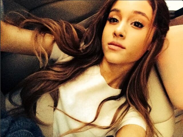 File:ArianaGrandejanuary2014.jpg