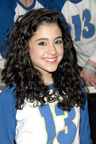 File:Ariana-with-shoulder-length-curls.jpg