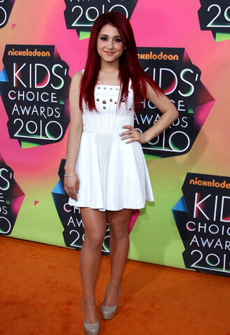 File:Ariana's outfit, KCA 2010.jpg