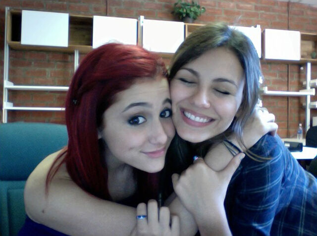 File:Ari&Victoria.jpg