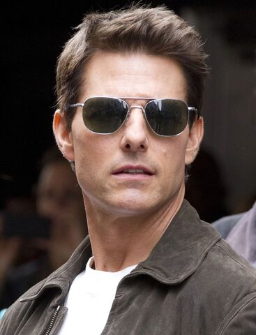 File:Tom-cruise-set-of-oblivion-01.jpg