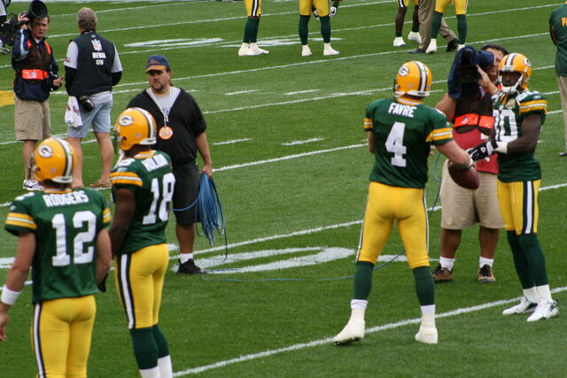 File:Brett Favre-1197674759-725.jpg