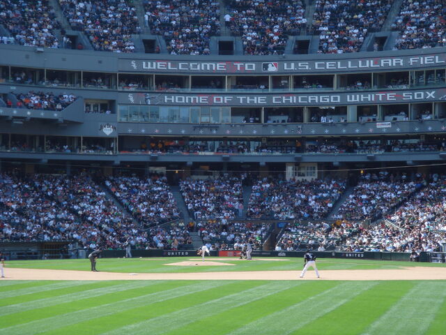 File:U.S. Cellular Field-1195687516-675.jpg