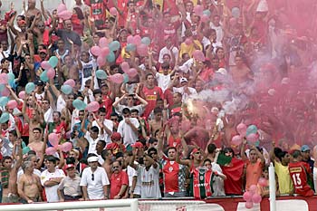 File:Torcida Rubro-Verde.jpg