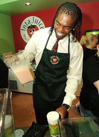 File:RandyMossJuice.jpg