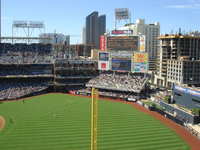 File:PETCO Park-1195672528-785.jpg
