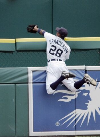 File:Curtis-granderson-amazing-grab.jpg