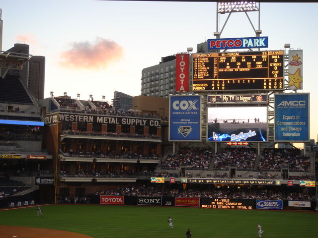 File:PETCO Park-1195672545-381.jpg