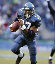 NFLF-Shaun Alexander 122604a