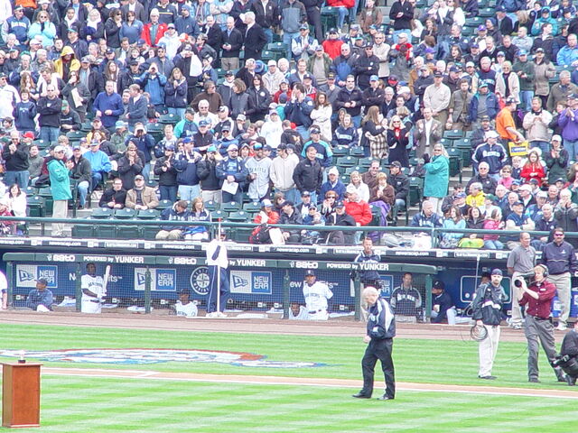 File:Safeco Field-1195606481-669.jpg