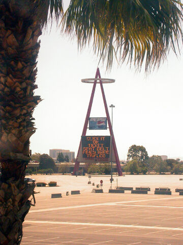 File:Angel Stadium-1195658168-503.jpg