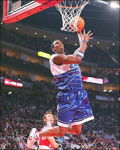 File:Chris-BoshDunkFirstRM400.jpg