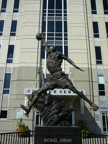 File:United Center-1196099610-755.jpg