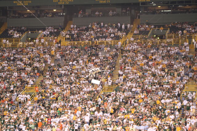 File:Lambeau Field-1195802341-87.jpg