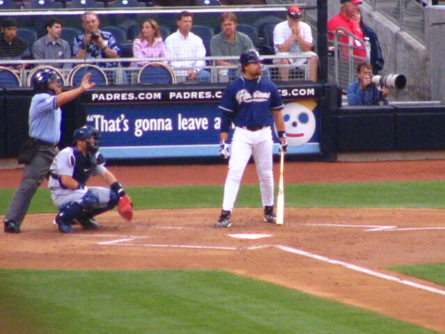 File:Mike Piazza-1194916029-3.jpg