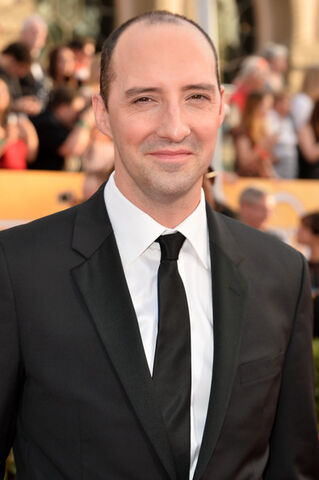 File:2014 SAG Awards - Tony Hale 03.jpg