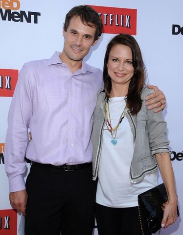 File:2013 Netflix S4 Premiere - Mary and Matthew.jpg