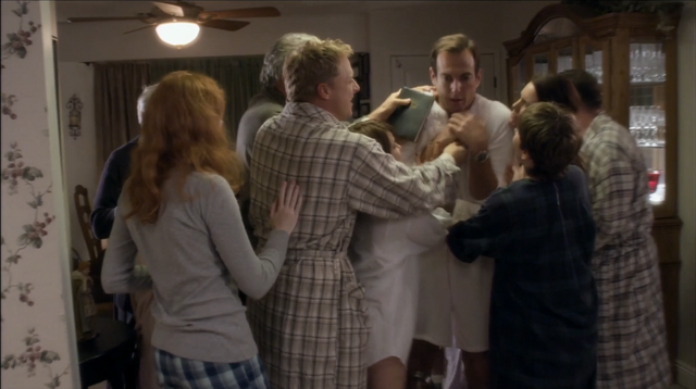 File:4x07 Colony Collapse (041).png