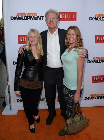 File:2013 Netflix S4 Premiere - Ed Beagley and Rachelle 03.jpg