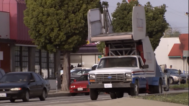 File:3x09 S.O.B.s (42).png