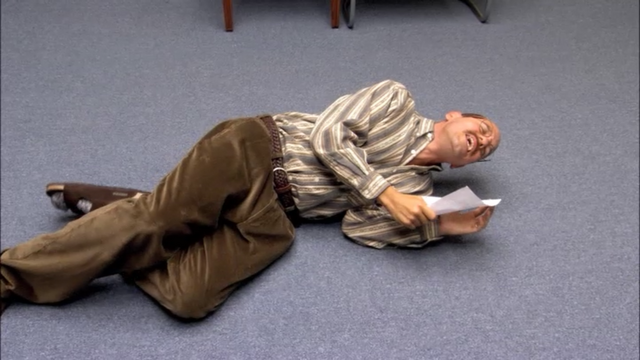 File:1x02 Top Banana (25).png