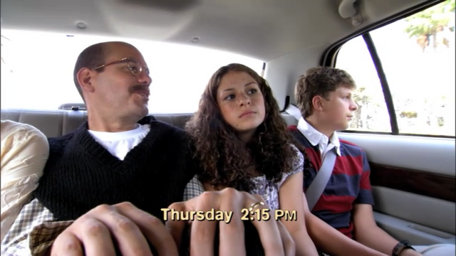 File:1x02 Top Banana (03).png