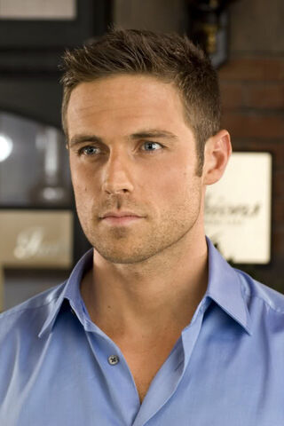 Fichier:Dylan Bruce.jpg