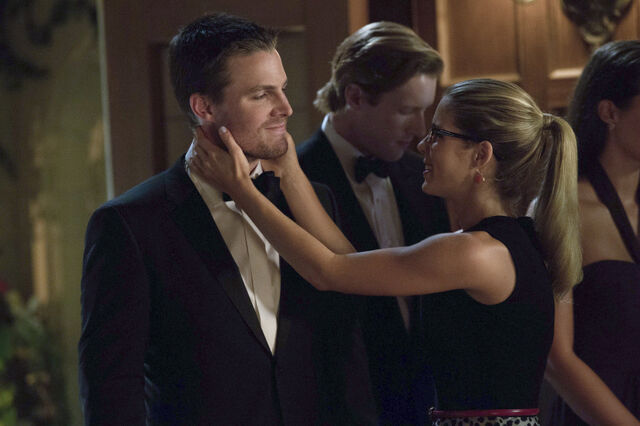 Fichier:Arrow-saison-2-episode-4-crucible-couple.jpg
