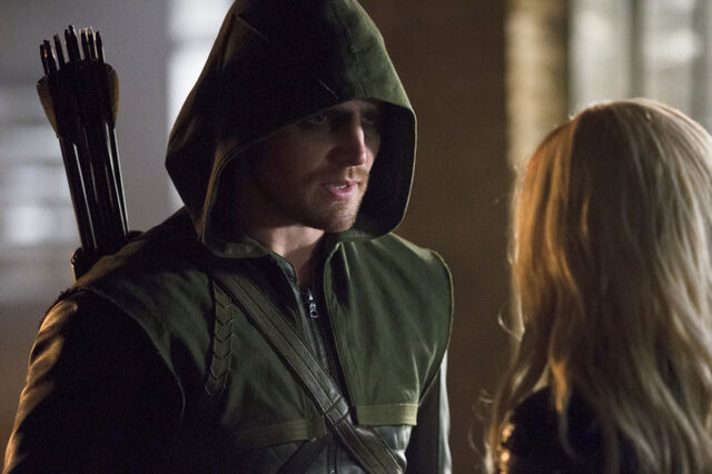 Fichier:Arrow-saison-2-episode-4-crucible-the-hood.jpg