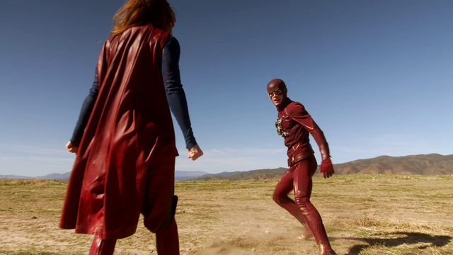 File:Supergirl and The Flash meet.png
