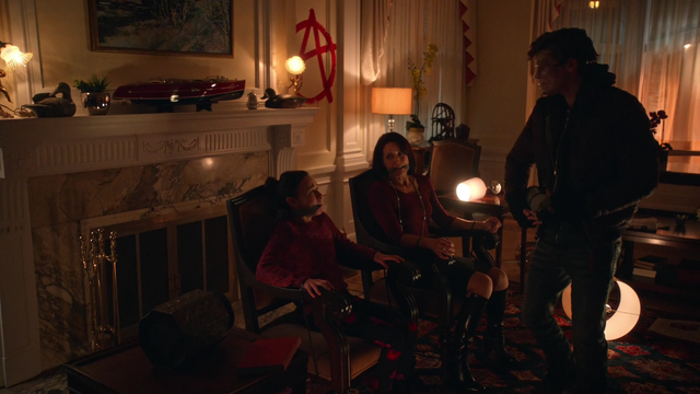 File:Lonnie Machin captures Damien Darhk's wife and daughter.png