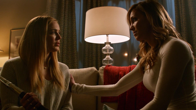 File:Sara and Laurel.png