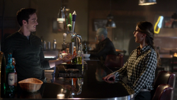 Mon-El bartender