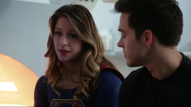 File:Kara talks to Mon-El.png