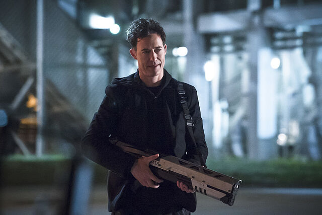 Файл:Harrison-Wells-the-flash-season-2.jpg